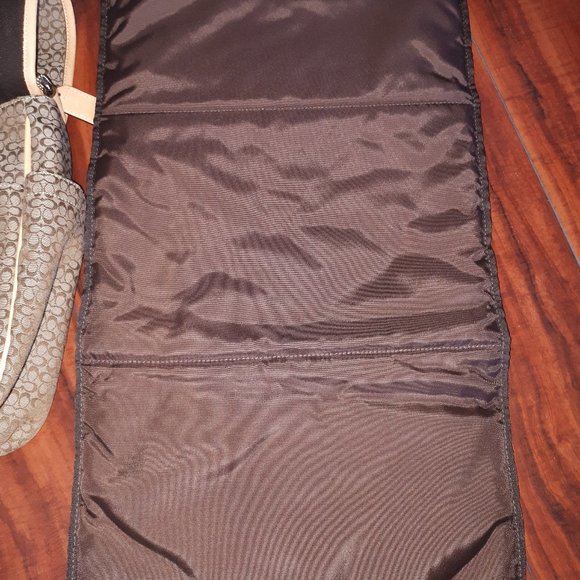 Signature Coach Messenger Laptop Shoulder Bag - Picture 5 of 7